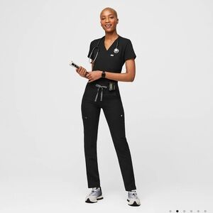 Figs Black scrub set